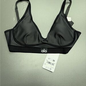 ALO Yoga Sleek Black Sports Bra